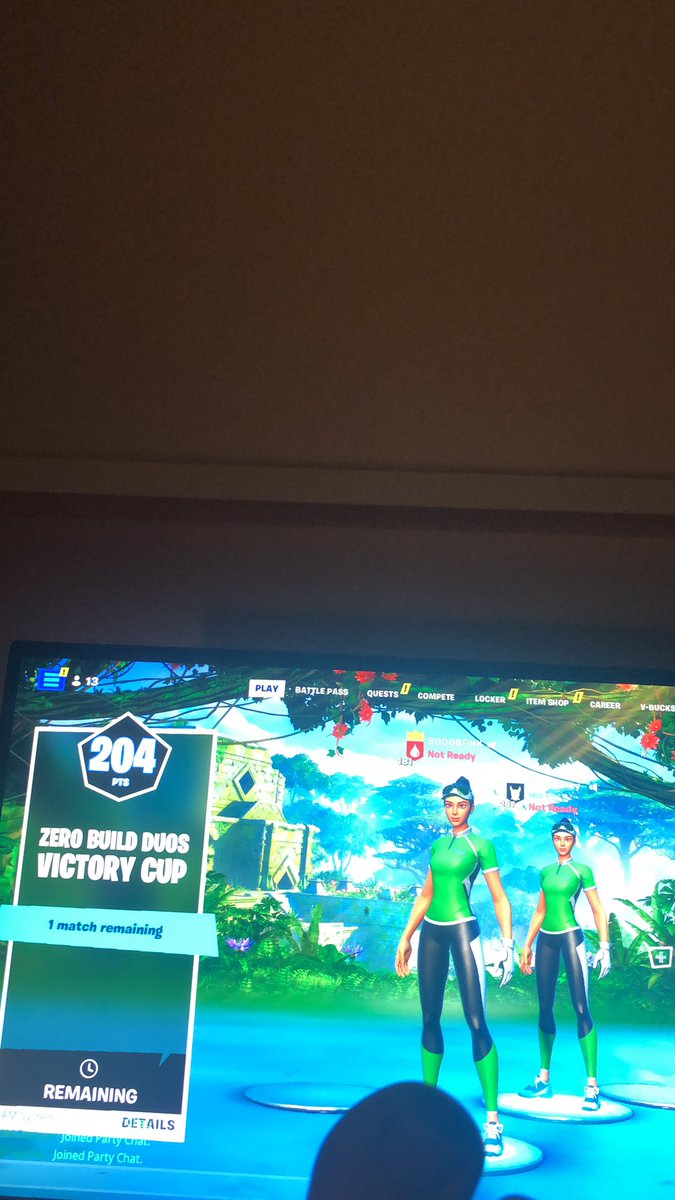 qualled w woxxow 3 hours late @woxxow_ 🦶