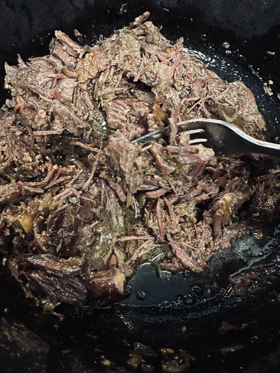 DMKurtz117's tweet photo. Guys. GUYS. GUYSSSSS!

First ever #drybrine for a sirloin #roast.

Literally. And I mean, literally #lifechanging 🤤😍

Melts. In. Your. Mouth.

Dry brine your next meat choice, you’ll thank me later. https://t.co/dObL7755AS