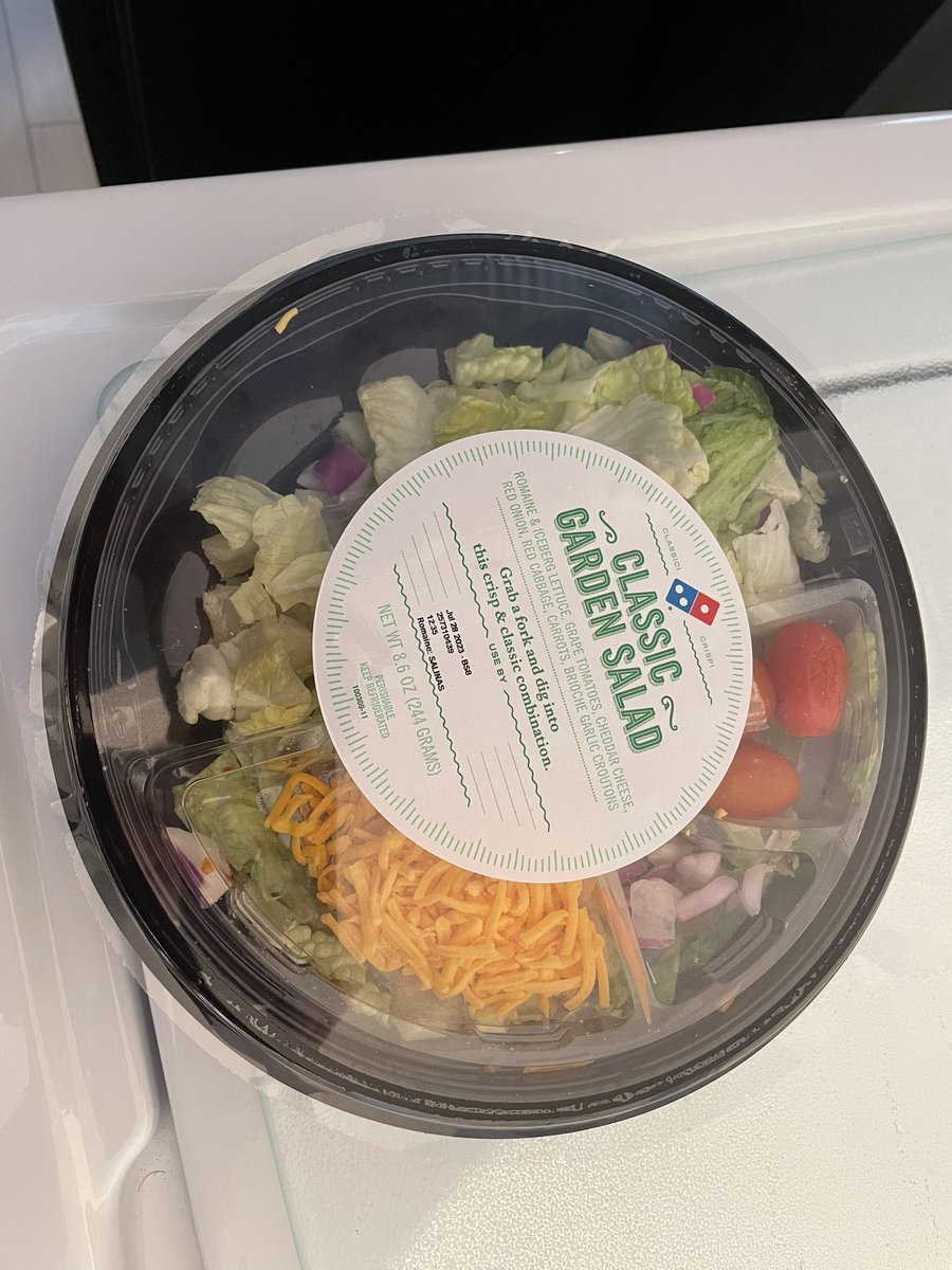 savittc's tweet photo. @dominos This is what a 6.99 (that’s with a coupon) salad looks like? 
#NeverAgain #ThreeDollarSalad https://t.co/FNFXTxqXLk