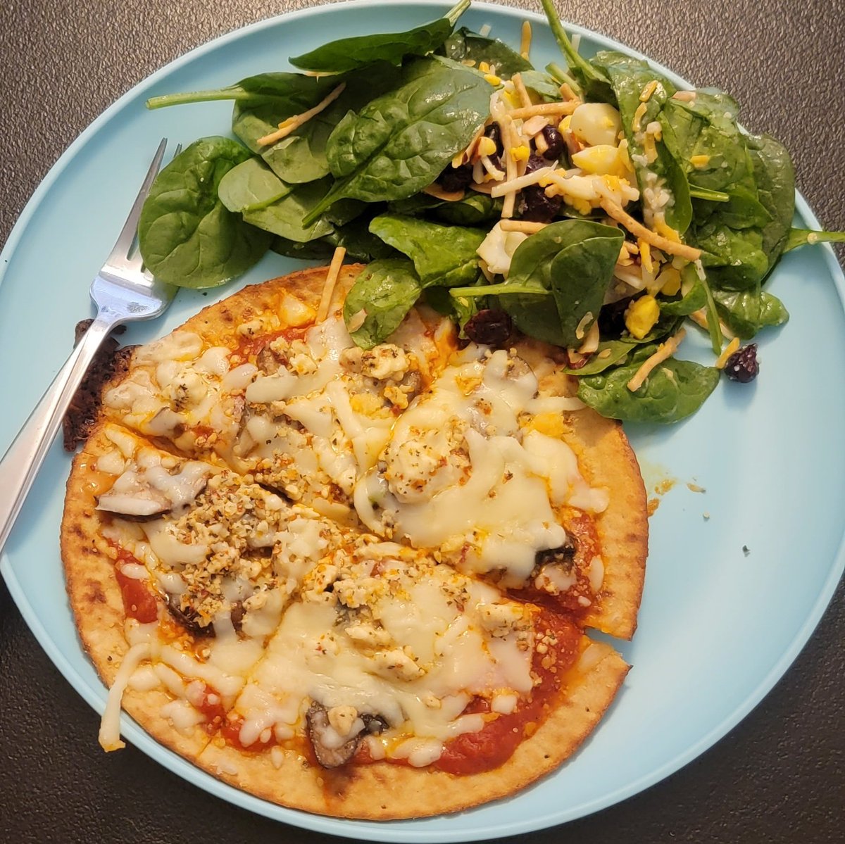 That homemade pizza... Delicious, 18g Protein, and only 560 calories 👍