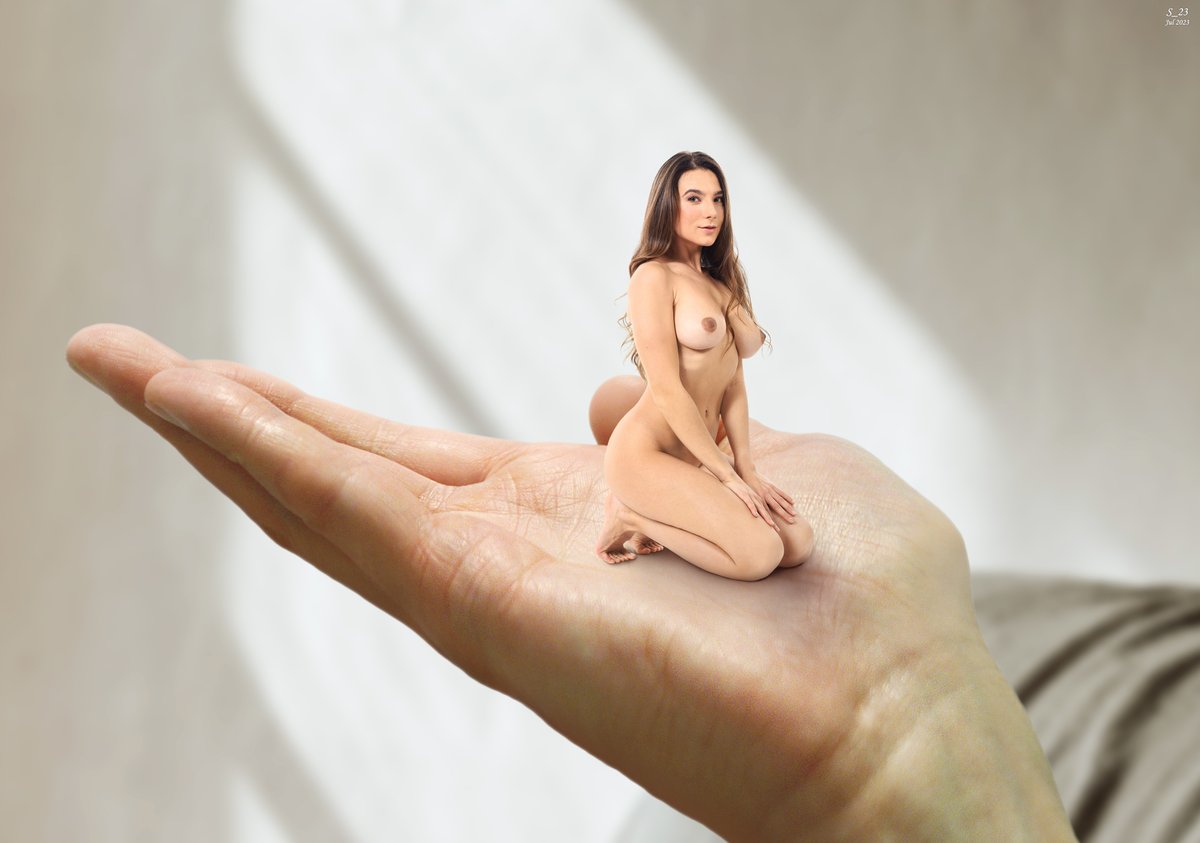 SW70 - Little Belka
#sizetwitter #shrunkenwoman