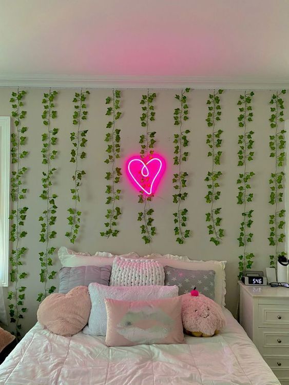 Shop wall vines, neon signs and more at tapestrygirls.com 🥰