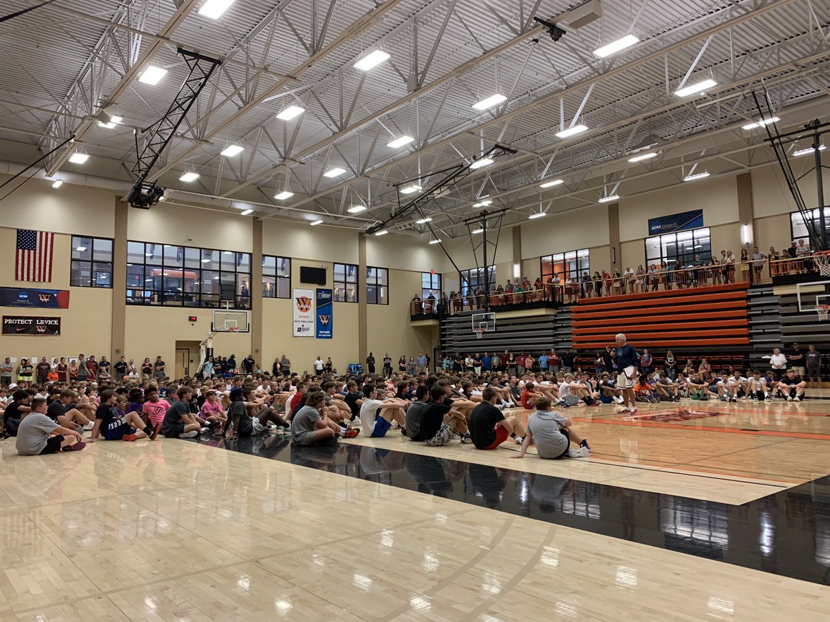 Great week of basketball here in Iowa at @SnowValleyCamps   I always leave camp with a renewed energy to teach the game.    It’s been a awesome to connect with coaches throughout the country.   Thank you @dshow23 @CoachSchlabaugh and the entire Snow Valley Coaching Family. https://t.co/17WmFiyxSS