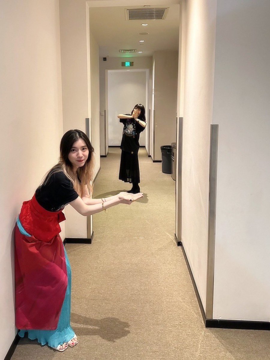 #BML2023 にて
Aimerさん <a href="/Aimer_and_staff/">Aimer&staff</a> と📷
上海で再会できて、そしてAimerさんの「残響散歌」から「絆ノ奇跡」に繋げられて本当に光栄です。
たくさんお話しできて嬉しかったです。
ステージでのハグ…忘れません。
大好きです、Aimerさん💙