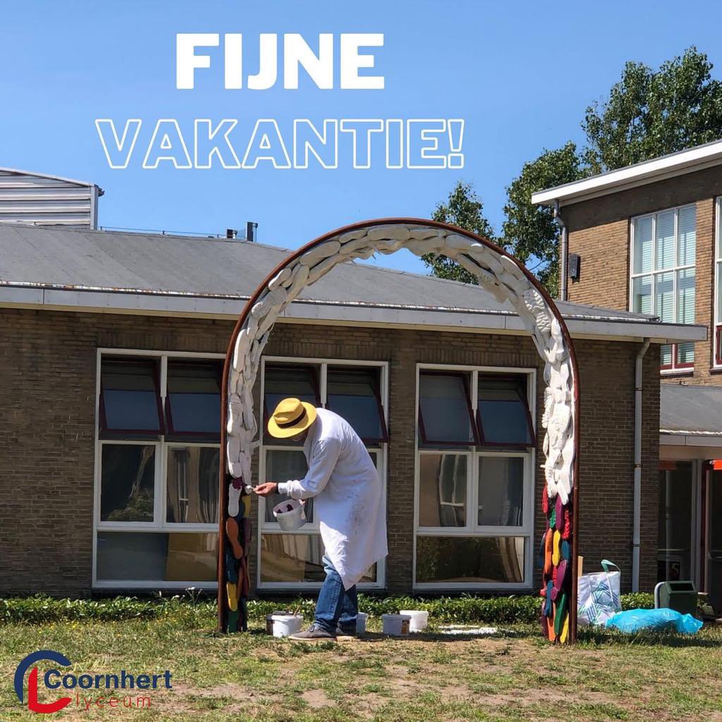 De rapporten zijn opgehaald, het personeel begint aan de personeelsdag: het schooljaar 2022-2023 is voorbij! 

We hopen dat iedereen een heerlijke vakantie tegemoet gaat, geniet van de rust en tot volgend jaar! 

#vakantie #zomer #voortgezetonderwijs #onderwijs #haarlem