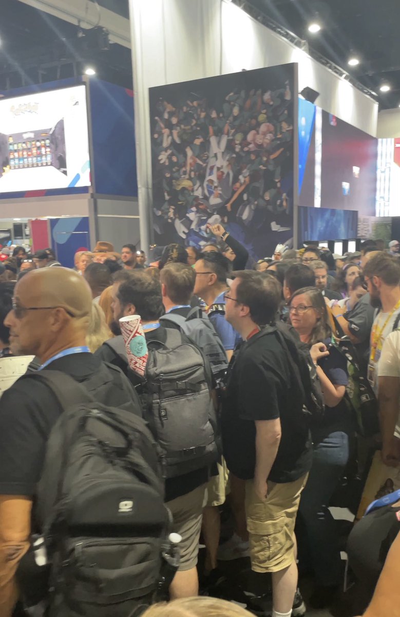 larrynemecek's tweet image. Breaking news: #StarTrek is now so popular again, fire marshals had to shut down the line at the mobbed Paramount+ Booth on the San Diego ComiCon exhibitors floor when the crowd from Hall H got out, in search of a surprise news poster. It’s like the 70s again! #sdcc #staytuned