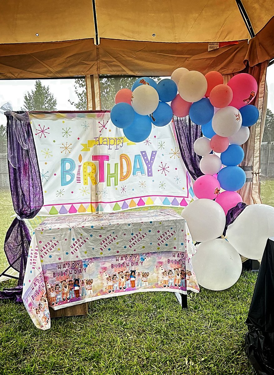 GailMarieBowen's tweet image. Ayanni birthday … Ms Patterson daughter…. Not only co worker but family to me …. A little decoration and a photo shoot 💕😎🩷🎉🎊🎂 #Robloxbirthday