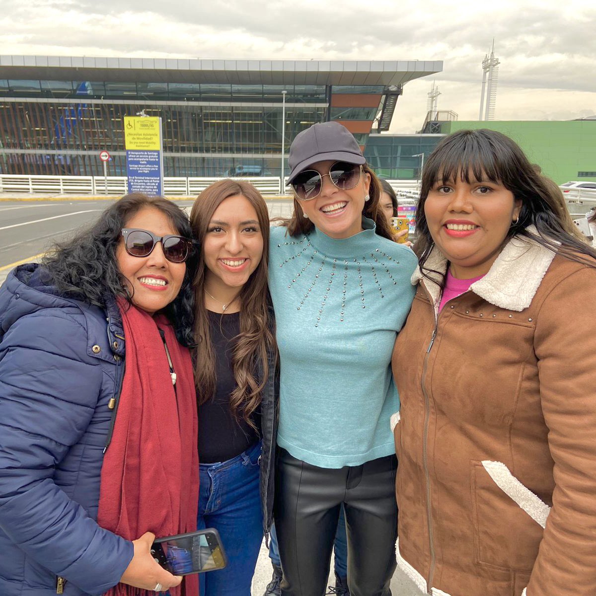 KaryItatiFans's tweet photo. De los momentos mas lindos que se atesoran por siempre junto a mi @Maca_IC y su mami 🥹💖 gracias @LuceroMexico porque gracias a ti se crean los vínculos más lindos 🫶🏻✨ https://t.co/5EoxZIsTzi