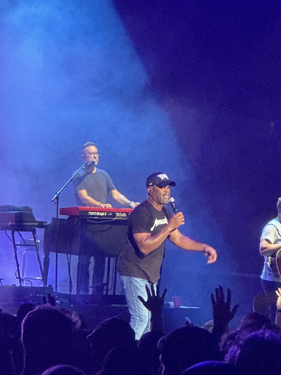 joepotterwsnc's tweet photo. Awesome show last night In Wilmington by Darius and band!!  Thanks Lee Turner!! #carolinasoul #mamarockme #alright https://t.co/oaHI5epqxo
