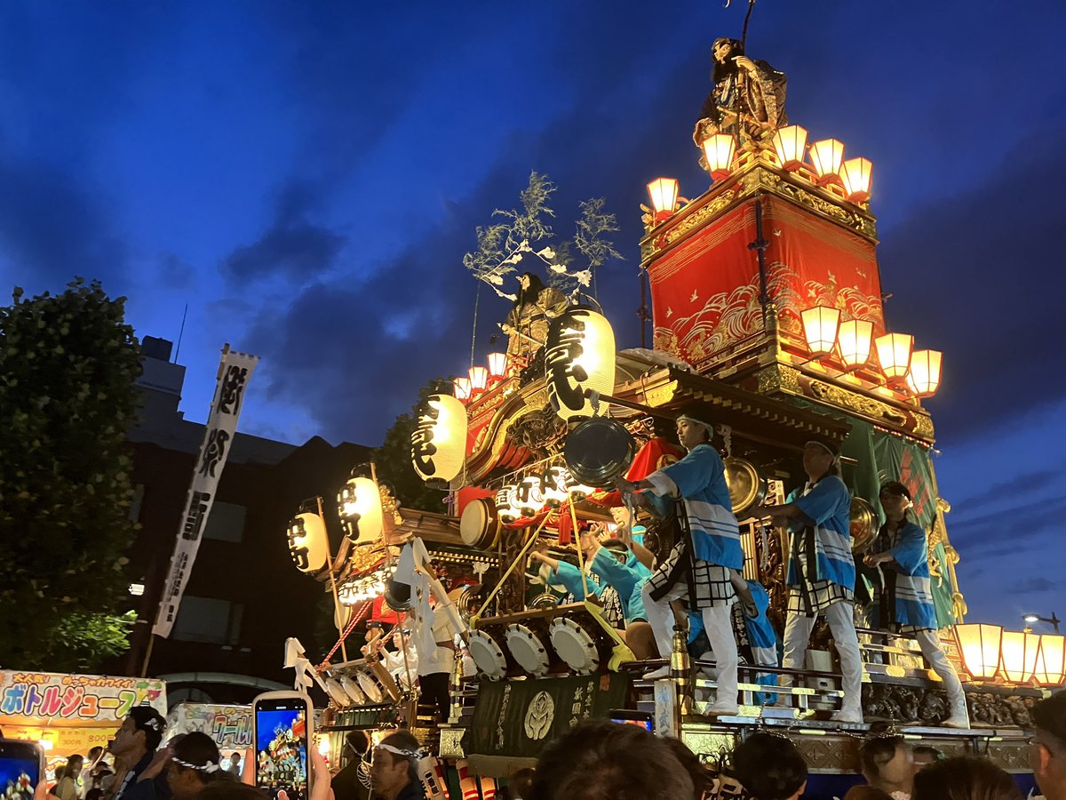 DSCH_P's tweet photo. 昨日は試験の後にお友達とうちわ祭りに行きました✨
思っていた以上に大きなお祭りでびっくりです😲

熊谷の下駄屋さんで息子の下駄をゲット。
2度目の購入です。
ここの店長さんはアマチュア無線家でいらっしゃるので色々と話をしました。
衛星通信とかやってたそう。
本も出版したって言ってた😲 https://t.co/D6kYlnYLXv