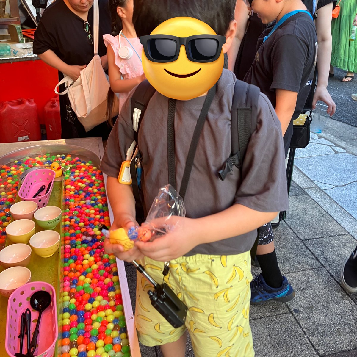 DSCH_P's tweet photo. 昨日は試験の後にお友達とうちわ祭りに行きました✨
思っていた以上に大きなお祭りでびっくりです😲

熊谷の下駄屋さんで息子の下駄をゲット。
2度目の購入です。
ここの店長さんはアマチュア無線家でいらっしゃるので色々と話をしました。
衛星通信とかやってたそう。
本も出版したって言ってた😲 https://t.co/D6kYlnYLXv