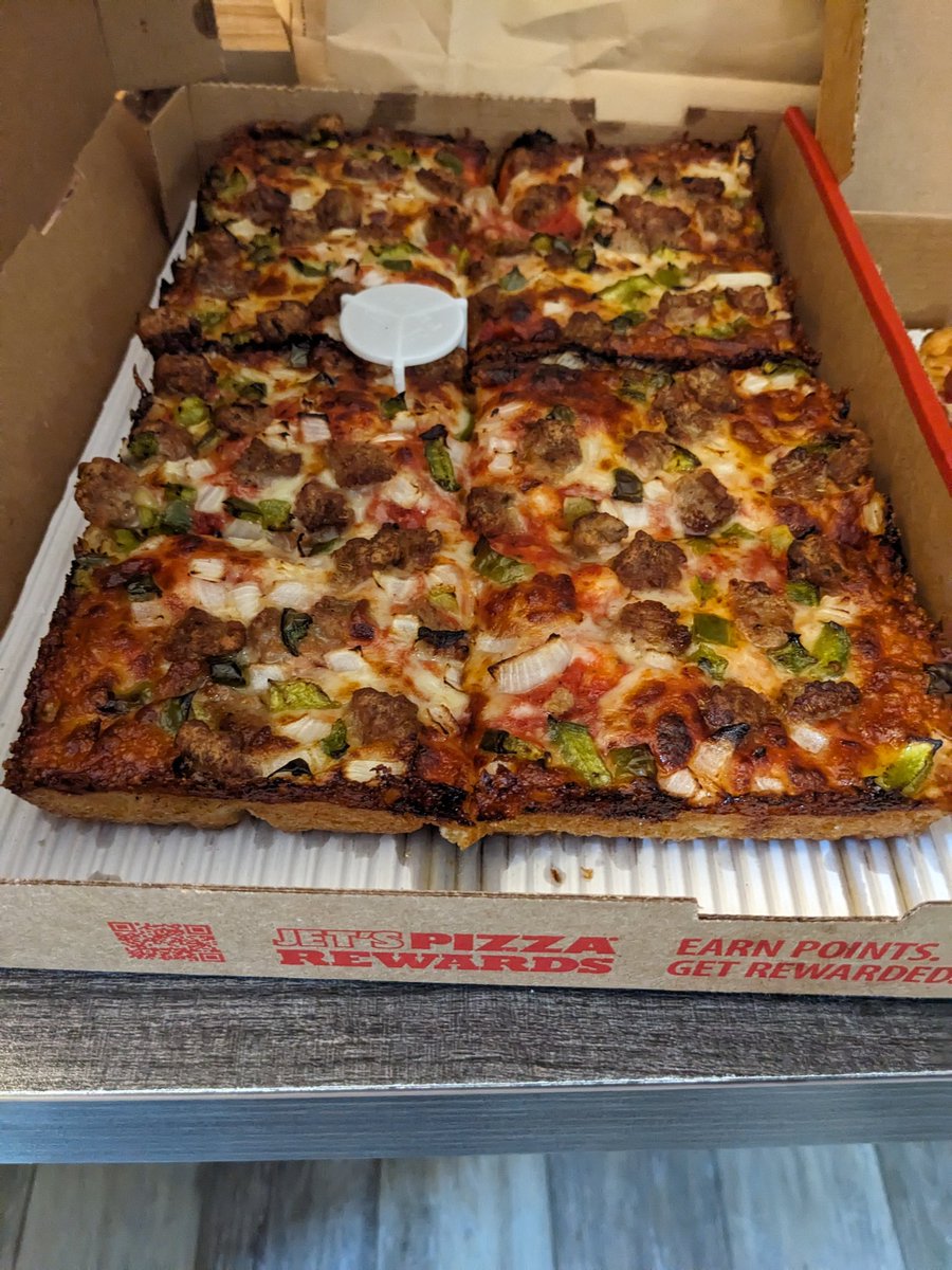 MwakoLion's tweet photo. Pizza https://t.co/HOYMC1WWQC