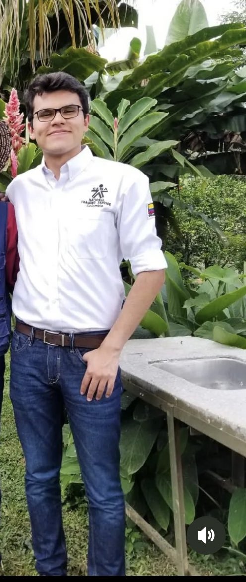 PaulaSanchezR's tweet photo. La psicóloga de DAVID CARVAJAL salió a dar su denuncia porque también fue acosada por este tipo, van más de 15 mujeres que dan su testimonio de acoso por parte de él, no olviden su cara nunca y’a que estamos frente a un acosador y en el futuro puede llegar a hacer cosas peores https://t.co/QwmTP6wi65