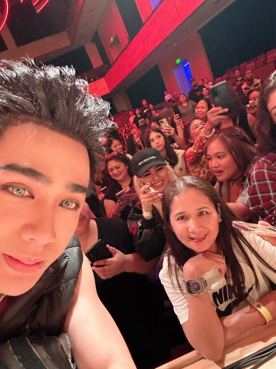huntrev28's tweet photo. My JoKen ❤️ is ver y full!!
@JoshCullen_s  @felipsuperior 
#SB19_JOSH  #SB19_KEN 
#SB19PAGTATAGWorldTourDallas https://t.co/qooiLho4rW