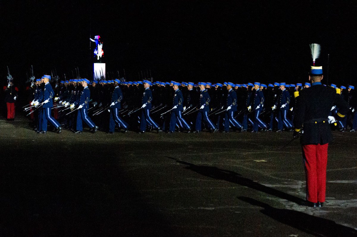 CEMAT_FR's tweet photo. Avec le @CEMA_FR au Triomphe @SaintCyrCoet. Cette journée et cette cérémonie rituelle clôturent une année de formation pour les futurs cadres de l’@armeedeterre #DeCombat.
Ces traditions renforcent la cohésion et notre #ForceMorale. https://t.co/lAMZtU1mcI