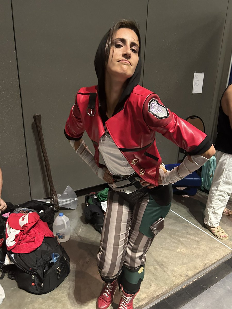 sazzyboatright's tweet photo. Babyโs first cosplay (as Vi from Arcane) #ConnectiCon #CTconxx @CosplayCW https://t.co/o2IFTCTm7u