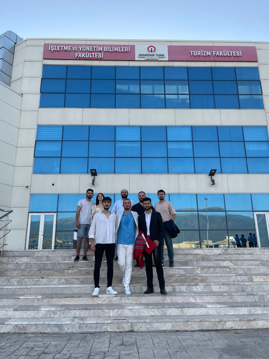 isteybs's tweet photo. Bu yıl İSTE-YBS olarak ilk mezunlarımızı çalışma hayatlarına uğurladık. Başarılı birer bilişim uzmanı olarak hikayelerinizi okumayı sabırsızlıkla bekliyoruz. Yolunuz bahtınız açık olsun! https://t.co/aFMiGpYQ1T
