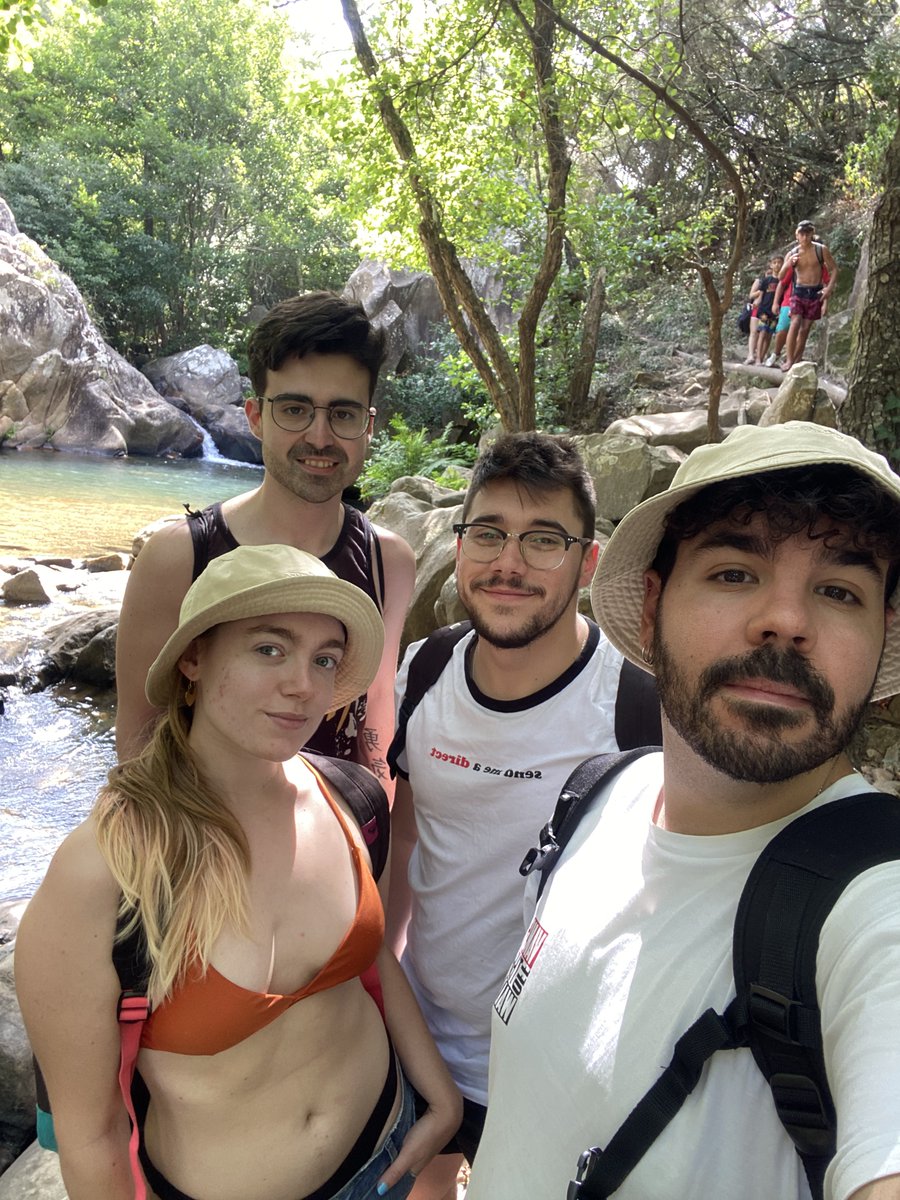 Fran_np10's tweet photo. Como guiris por la naturaleza 🌲 https://t.co/u4twg0kHgQ