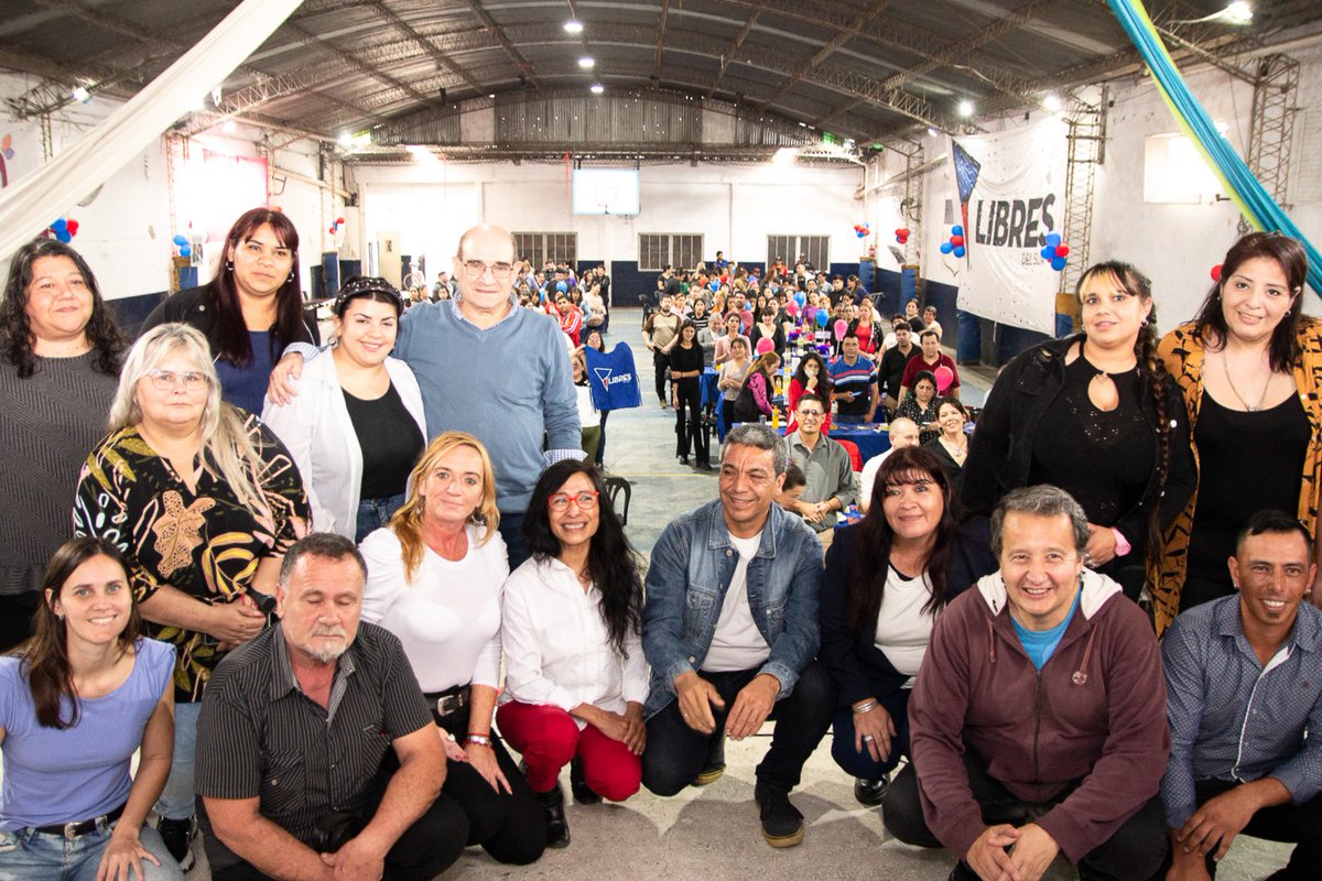 LibresDelSurSF's tweet photo. ‼️Rosario. 
Gran almuerzo y acto popular #JESUSPresidente 
#GabrielaSosa Diputada Nacional, #LilianaAguirre Parlamentaria al Mercosur. 
🥰 Gracias @delfradecarlos por acompañar la propuesta de una alternativa progresista y popular para nuestra querida Argentina 🇦🇷 https://t.co/RbrnOOJgvk