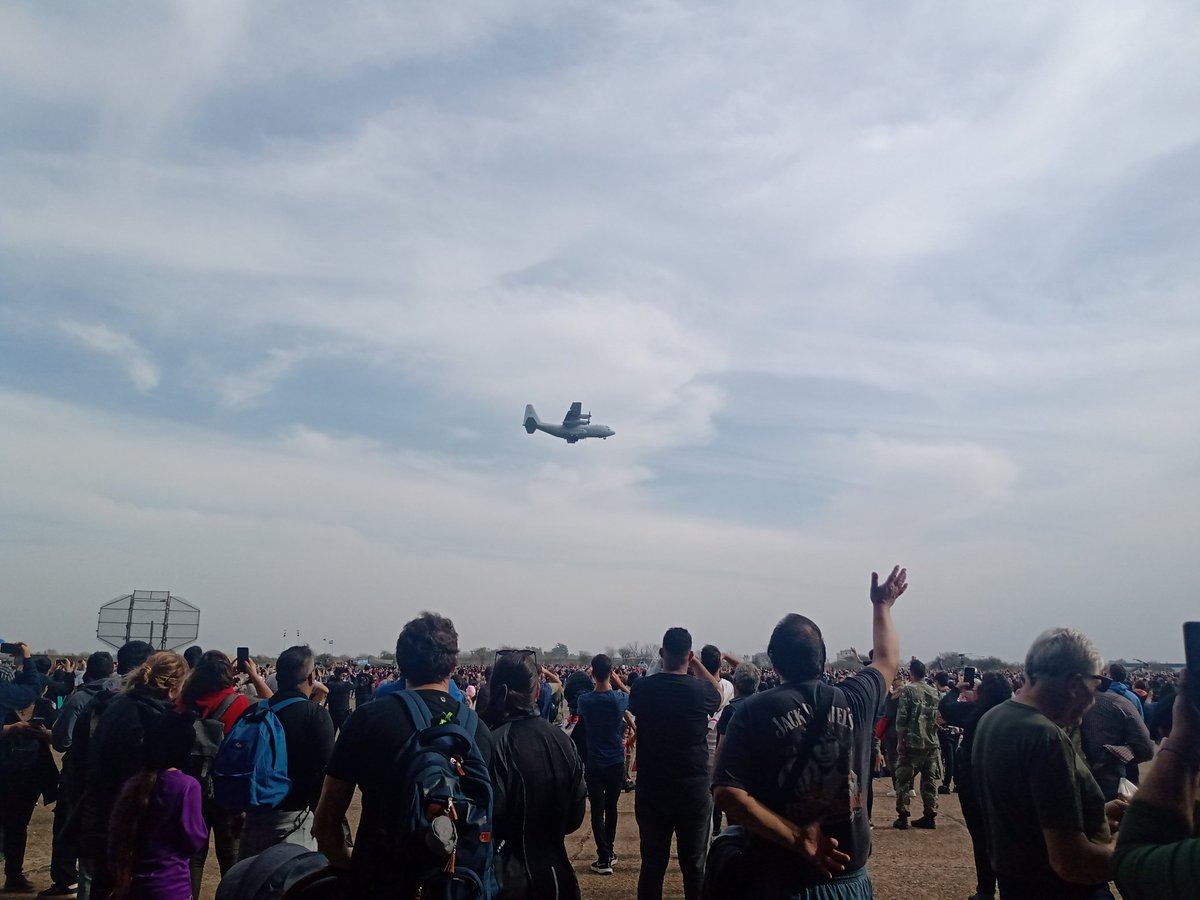 veromosqueira's tweet photo. #ArgentinaVuela2023 @FuerzaAerea_Arg 🛩️❤️ https://t.co/31Mk50Svv3