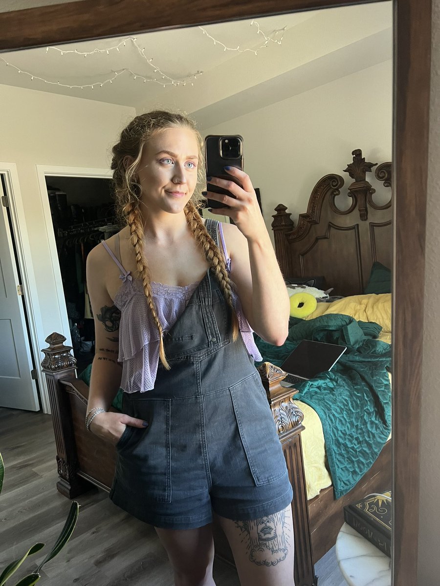 CattyElizabeth5's tweet photo. @erastourticketz @Kat_AF13 Going for a Speak Now / Folklore vibe. Driving up now with no tickets. 😭 https://t.co/U0fpblLKyr