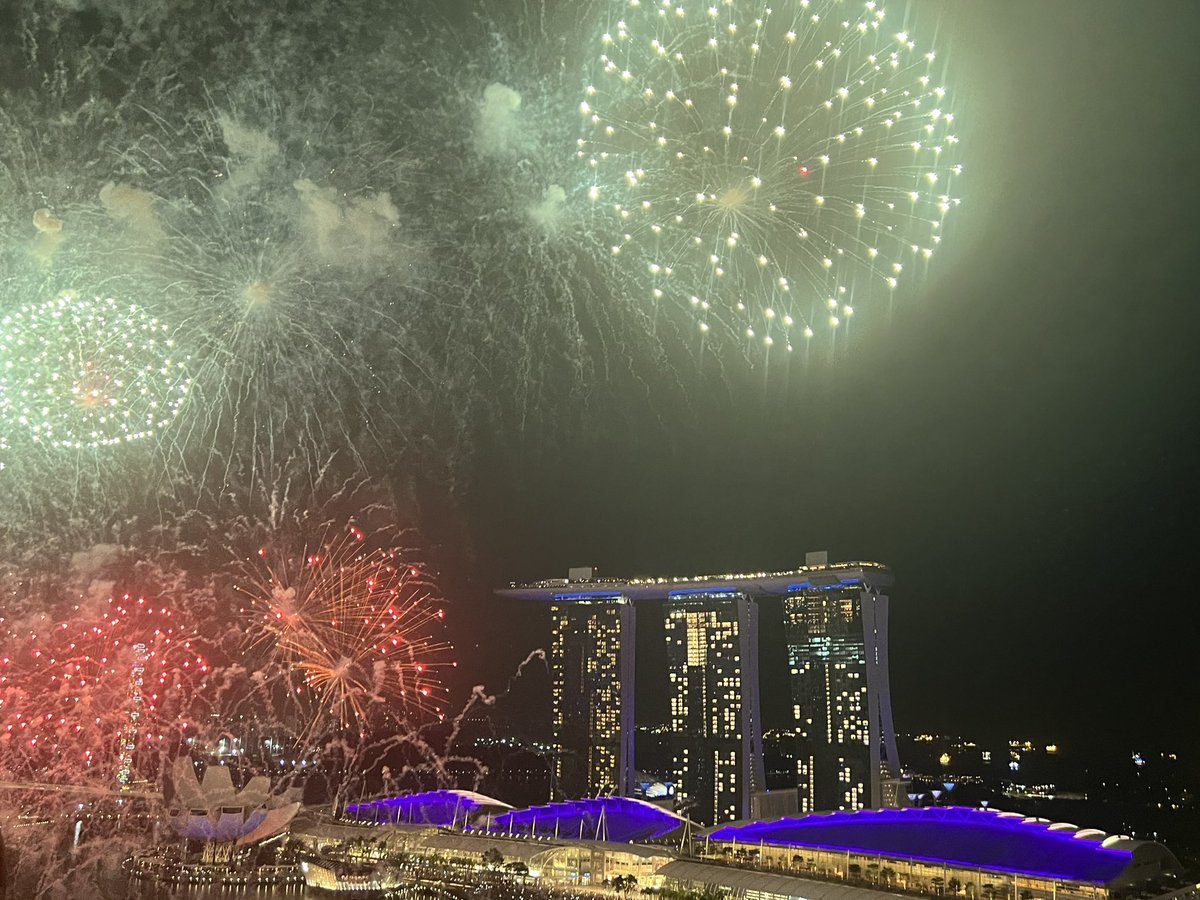 The National Day Parade rehearsal fireworks over the Marina Bay Sands hotel in Singapore. #mbs #ndp
