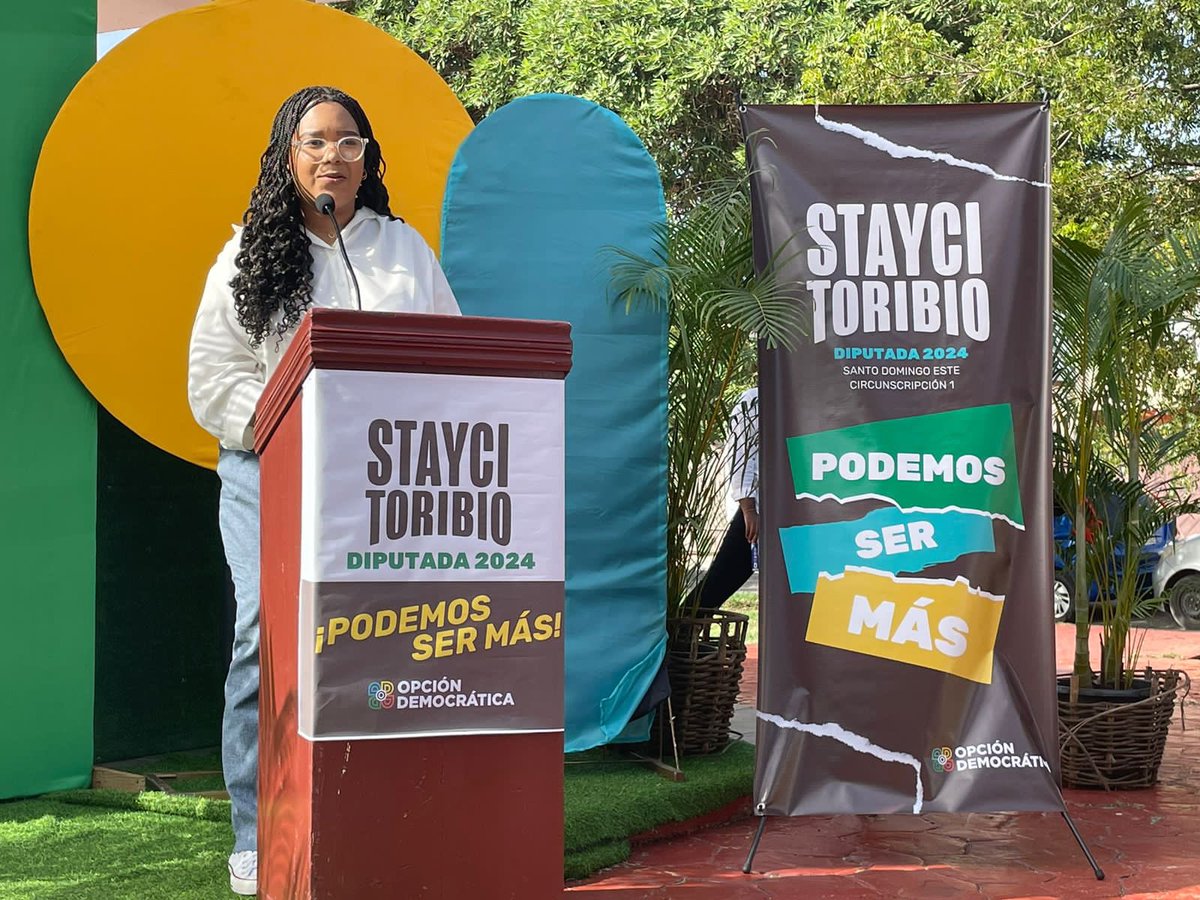 StayciToribio's tweet photo. Con mucha esperanza hoy asumimos la candidatura a diputada por la C1 de Santo Domingo Este ✊🏾

Para que juntas y juntos construyamos un Santo Domingo Este donde cada voz pueda participar en la construcción de un mejor mañana. 

#PodemosSerMas #StayciDiputadaDeSDE https://t.co/hi8RCikupL