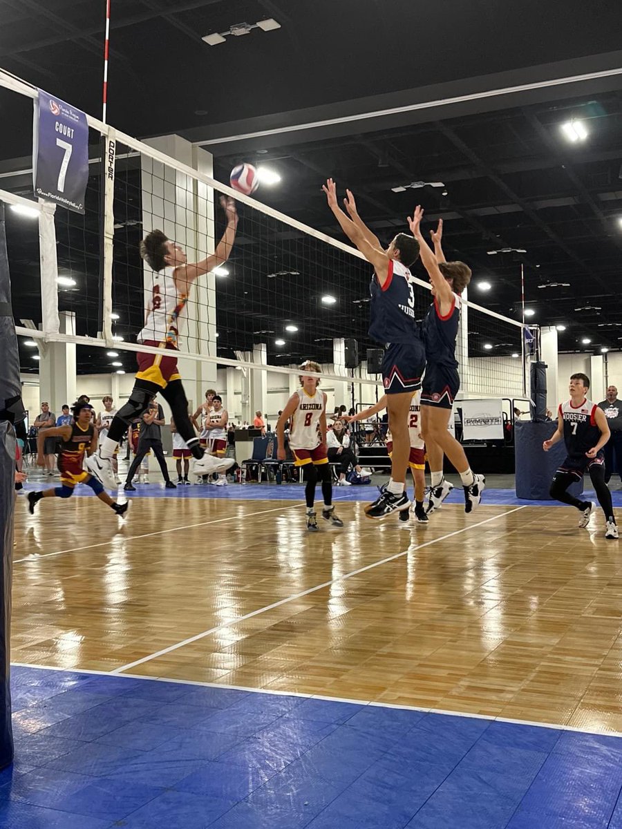 usavaz's tweet photo. 🏐 #AZHPs photographer Makenna Carrillo catches up with AZ Boys Select under the wings of coaching duo Shawn Brannick and Kendall McCall!
.
.
#AllStarChamps #FL23 #PathToThePodium #AZRegion

➡️ 2023 AZHP Photo Gallery: https://t.co/x0s8UOb2WD https://t.co/S4zcd8yUC3