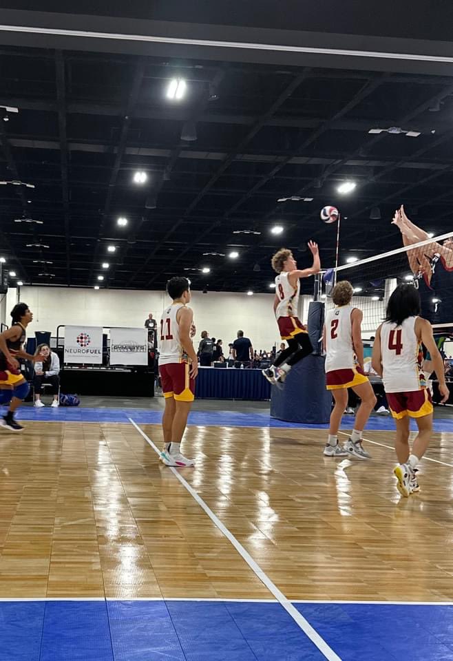 usavaz's tweet photo. 🏐 #AZHPs photographer Makenna Carrillo catches up with AZ Boys Select under the wings of coaching duo Shawn Brannick and Kendall McCall!
.
.
#AllStarChamps #FL23 #PathToThePodium #AZRegion

➡️ 2023 AZHP Photo Gallery: https://t.co/x0s8UOb2WD https://t.co/S4zcd8yUC3