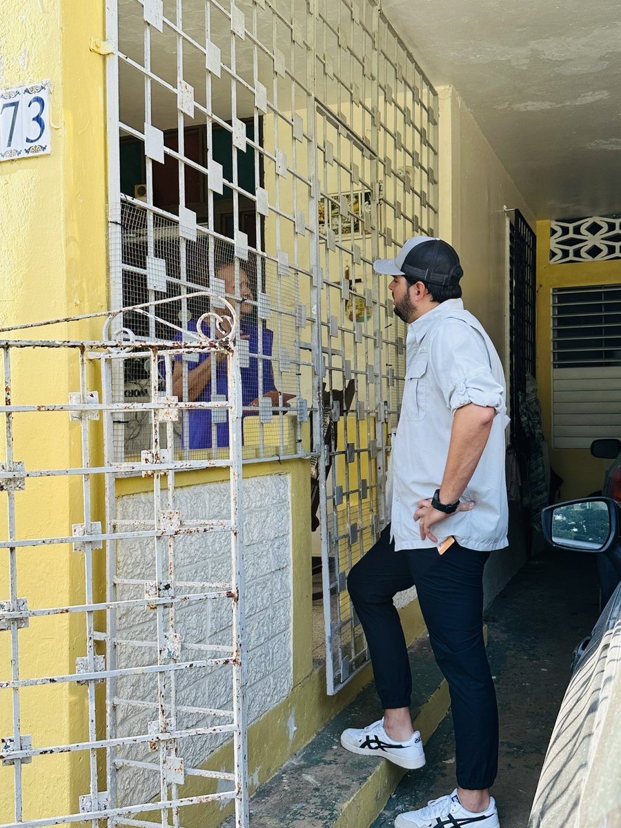 Hoy, cuando mi partido cumple 85 años de fundación, decidí ir a caminar en la urbanización Altamesa, casa a casa y puerta a puerta tal y como nos enseñó nuestro fundador Luis Muñoz Marín. 

Nada mejor que escuchar las preocupaciones de nuestra sobre el deficiente servicio