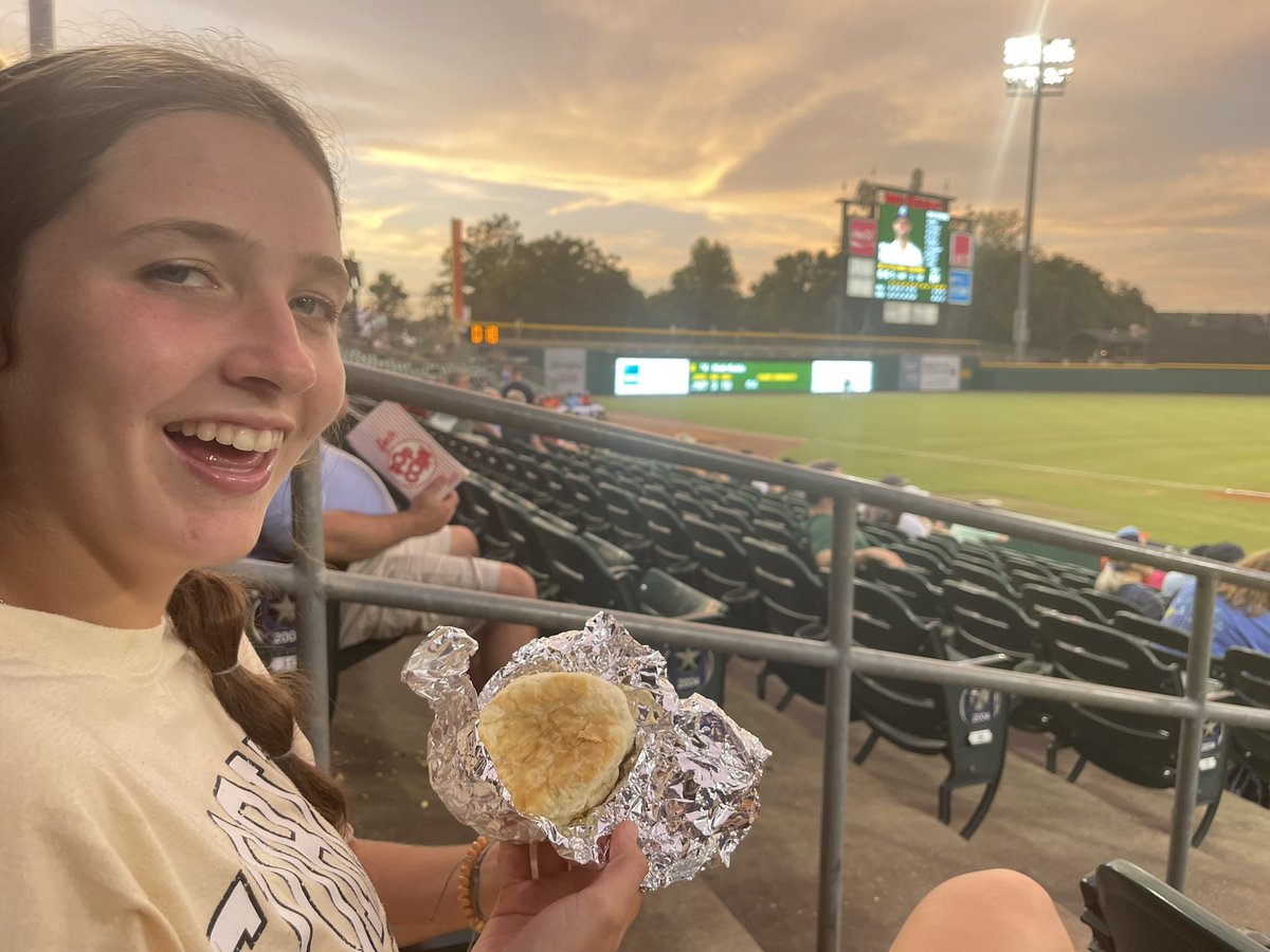 Huntingdon Softball camp by day <a href="/CoachCasey_HC/">Casey Chrietzberg</a> <a href="/HCHawksSoftball/">Huntingdon College Softball</a> Biscuit game by night! <a href="/BiscuitBaseball/">Montgomery Biscuits</a> I even caught a flying biscuit in the stands!!!