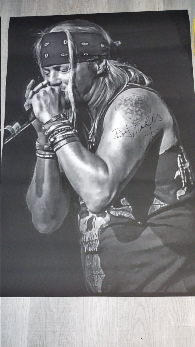 TroyAudet1's tweet photo. Thank you brother for signing my photo that I took of you @bretmichaels https://t.co/L24pLQogrN