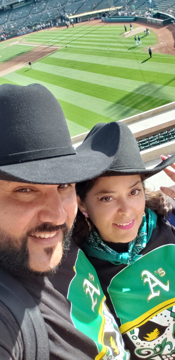 lillya408's tweet photo. Country Nite!!! 🤠
#Athletics #LosAtléticos #atthecoliseum #GoA's 
#stayInOakland https://t.co/mJye6vT2MX