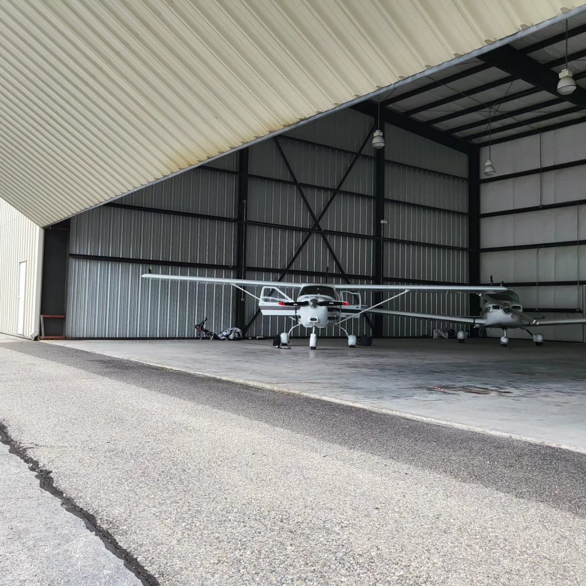 Starting tomorrow morning, my friend and I are flying to #Oshkosh for #Airventure. Make sure to follow along at instagram.com/ericsingram?ig…