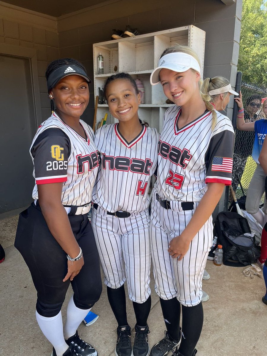 cadence_shepp13's tweet photo. Had a great time at @CoLinSoftball  camp ! Grateful for the opportunity and experience to get some work in with amazing coaches and the national champs ! 💙🤍 @CoachMeleah @coachbeall07 Can’t wait for the next camp ! @HeatPitch https://t.co/vdXlXZqnRL