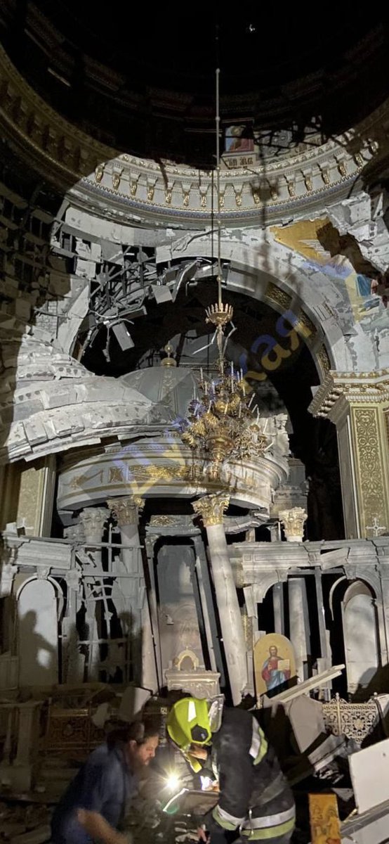 : из-под завалов достали Касперовскую икону Божией Матери, которая является покровительницей Одессы.