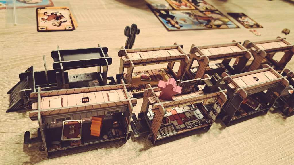 Sibi30015224's tweet photo. Ein toller Spieleabend liegt hinter uns. Den Auftakt machte #ColtExpress mit der neuen Erweiterung, im Team-Modus 2 gegen 2. War wieder mega unterhaltsam und spassig. Und ein enges Duell zwischen den zwei Banditen- Banden. Klasse Spiel, die Erweiterung ist einfach top! Yiha! 🚂🤠 https://t.co/JxpaQXF1Lv