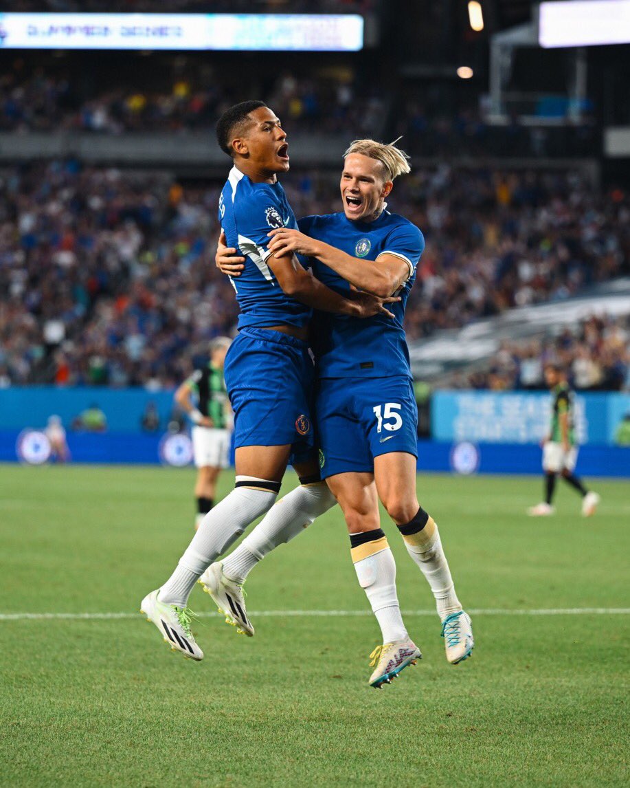 kofoworola__a's tweet photo. The aim is to connect to all chelsea fans worldwide, drop “💙💙” let’s follow each other, follow me too!! https://t.co/jPAtjWzDDh
