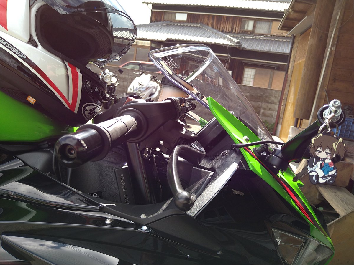 relespy's tweet photo. 生まれて初めての立ちごけ
1年落ちの1000Kmの中古で外装慣らし終了(T_T)
#立ちごけ
#バイク乗りと繋がりたい
#バイク好きと繋がりたい
#カワサキ
#ninja6r
#zx6r https://t.co/hpbtexaiYQ
