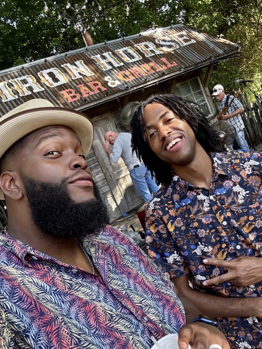 ZakWebbMusic's tweet photo. -Them: “It’s too hot to play outside”
-Me: “Whatchu talkin’ bout Willis”
#differentstrokes #differentfolks #livemusic #zakwebbmusic https://t.co/KJzJHgxAkd