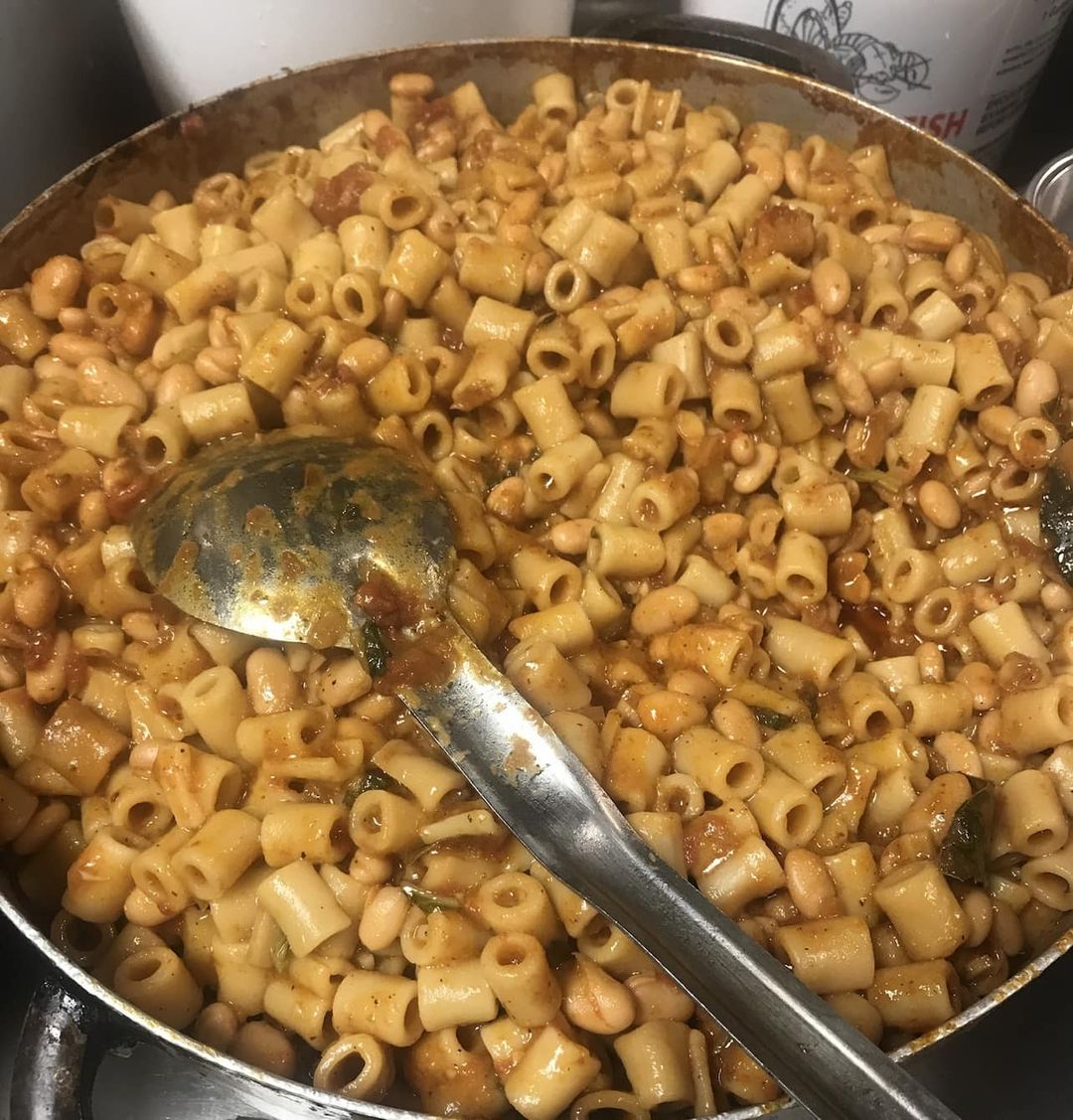 PizzaCastleCT's tweet photo. When the stars make you drool joost-a like pasta fazool…That's amore! https://t.co/RfbZtmDhZ4