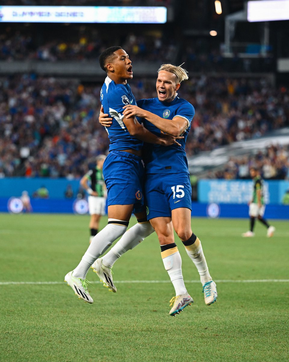 YonnyBravo__'s tweet image. If you&apos;re a Chelsea fan, Retweet and drop 💙💙💙 Follow anyone that likes it