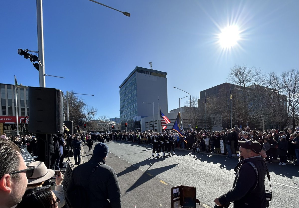 DJPerryman's tweet photo. Great to cheer on the crews of USS Canberra and HMAS Canberra this morning at their historic welcome to their namesake city-Canberra, Australia-‘Down Under’ https://t.co/ToiAEyx9Mm