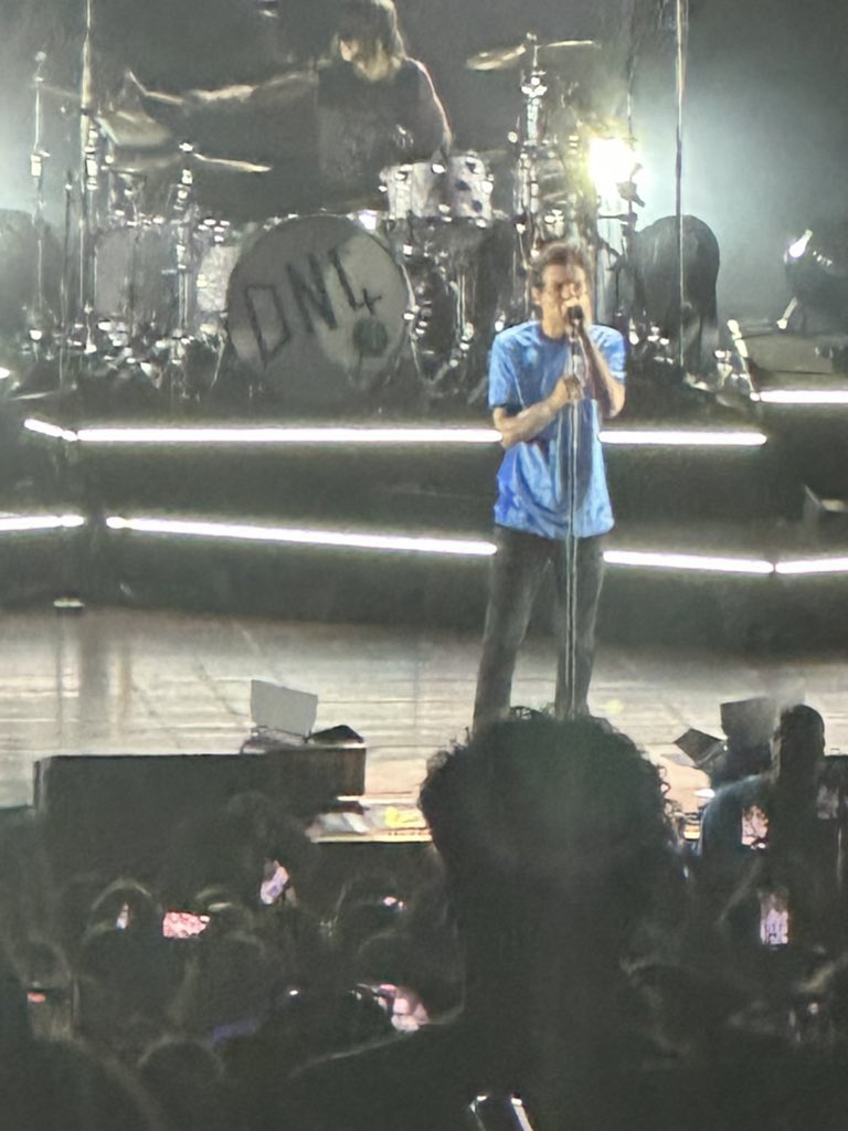 HLDTour's tweet photo. First look at Louis tonight!
#FaithInTheFutureColumbia 
7.22.23

📸: nickiwithack33 https://t.co/PebzNYpPoT