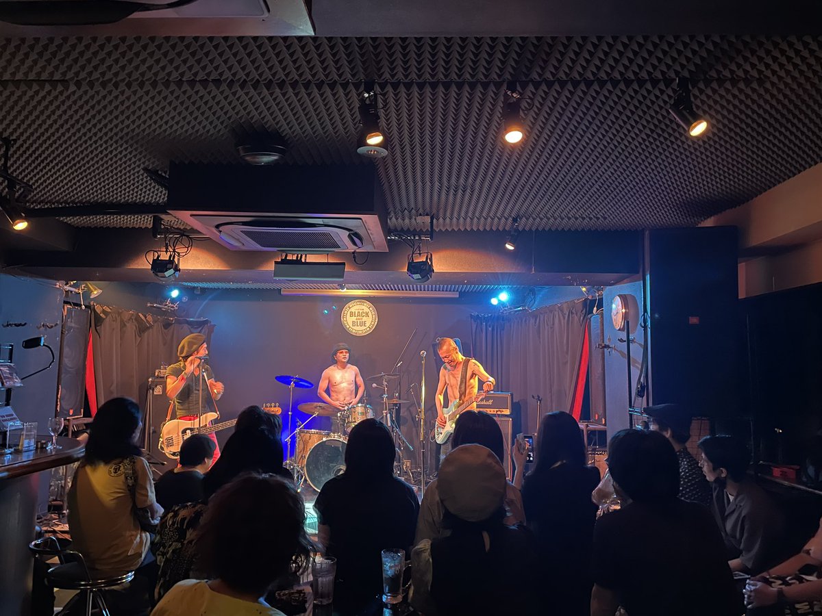 tar_japonica's tweet photo. The other day (21.07)
At Kichijoji BLACK&BLUE.
~スペシャルスリーマンライブ~
Rock’n Roll Across.
I desperately needed something like that evening.
Thanks a lot for everything. 🙏🏻☺️
#鐘ヶ江隆二
#TheMOCCOS
#ナカジマノブ
#井垣宏章
#無限放送
#BlackAndBlue https://t.co/rUROr6IZqX