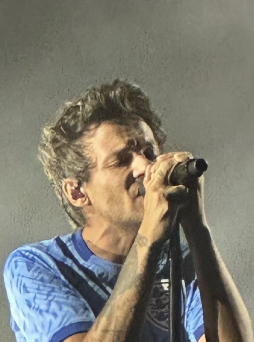 oopsitstini's tweet photo. louis                                                      harry?? https://t.co/JCGU9VucZ6