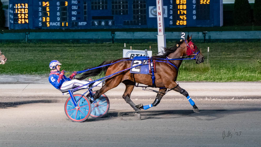 burke_foto's tweet photo. J-S HOPSCOTCH is over the line first with Kyle Cummings holding the ropes for trainer/mom Tammy Cummings and owner Rags To Riches of Pa LLC.
#harnessracing @BuffaloRaceway https://t.co/H8VpEAFvMo