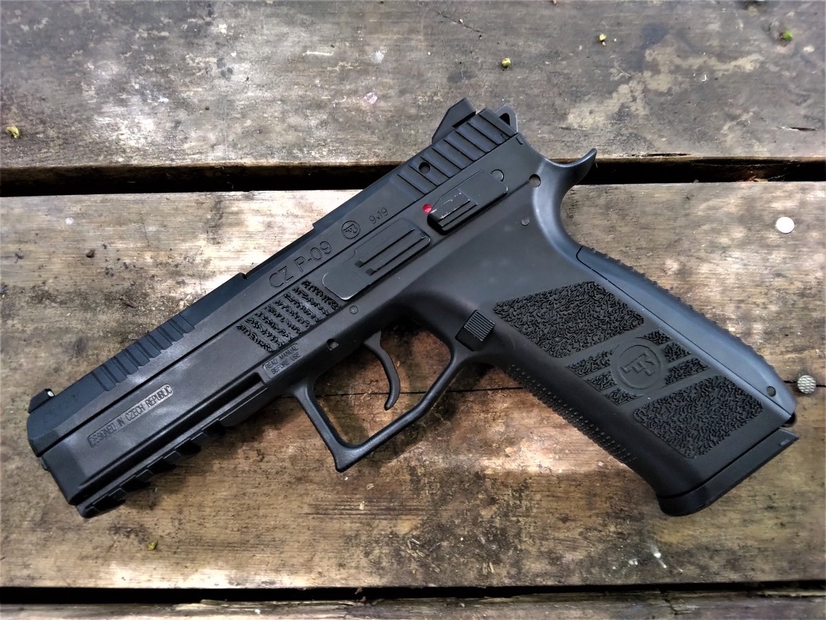 mkb42hmkb42w's tweet image. 優秀です！
KJ　WORKS　P-09ですね！
新品でも安い所では8000円と異常なまでの低価格…
正直期待していなかったが、良い意味で裏切られた一丁です
見た目良し、動きも良く、トリガーのキレも良い！
箱の写真も良い感じですね！
＃CZ　＃P０９　#エアガン