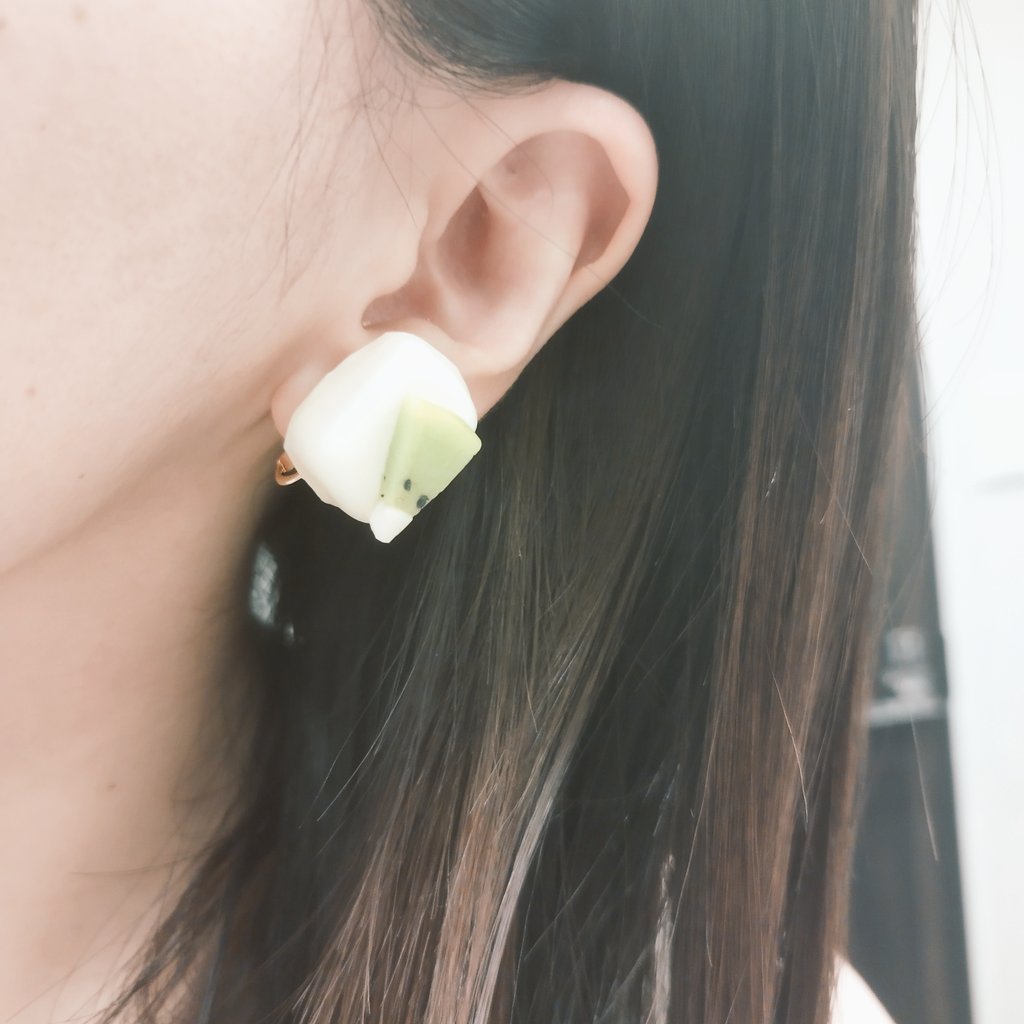 75yaen's tweet photo. これが、こうなって、こう！
美味しそうってリプくださった方々すみません、続けてこれを打つつもりだったのに送れてなかった😖

久々に、大阪のクレイパティシエールの先生のお家で単発のレッスン受けてきました♥
また何か作りに行きたいな♫

#フェイクスイーツ
#食べられません https://t.co/hdDo8eYVbm