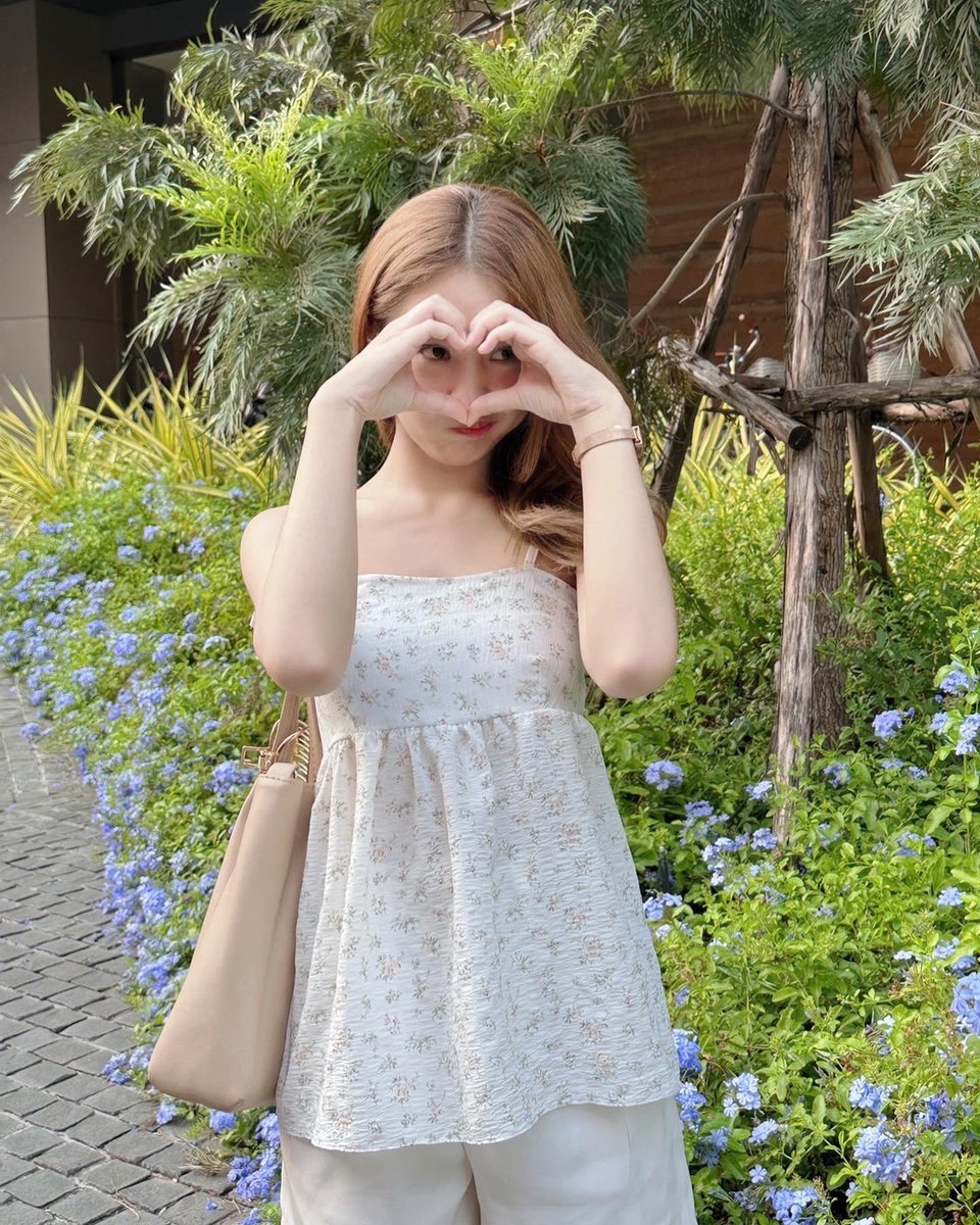 Mayma1304's tweet photo. ☁️Price 150 Baht🧸🧺
〰️〰️〰️〰️〰️〰️〰️〰️
C-004-4 💘

สายเดี่ยวลายดอก 🫧 ใส่สบายม้ากกก เพิ่มความน่ารักสดใสไปอีกกก ใส่เป็นมินิเดรสได้น้า ⭐️

สี : ดอกขาว 🌷 

size : อก 32-38 ยาว 20 “

☁️Line : @406sired (มี@) 🎄
#เสื้อครอป #เสื้อผ้าเกาหลี #เสื้อเอวลอย  #เสื้อปาดไหล่ #เสื้อผ้าน่ารัก https://t.co/qqN1akUaxi